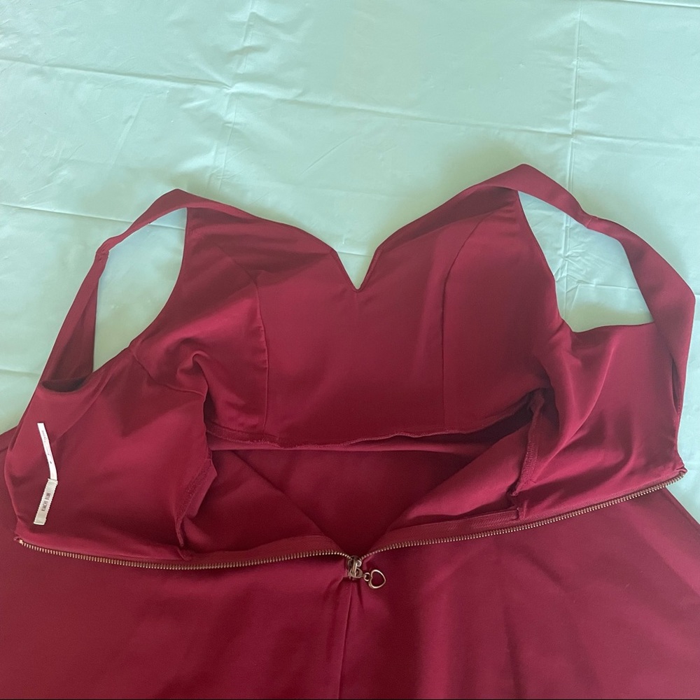 RED DRESS - Picture 11 of 13